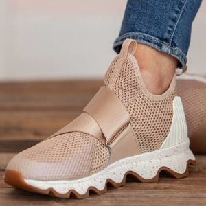 sorel kinetic sneaker natural tan